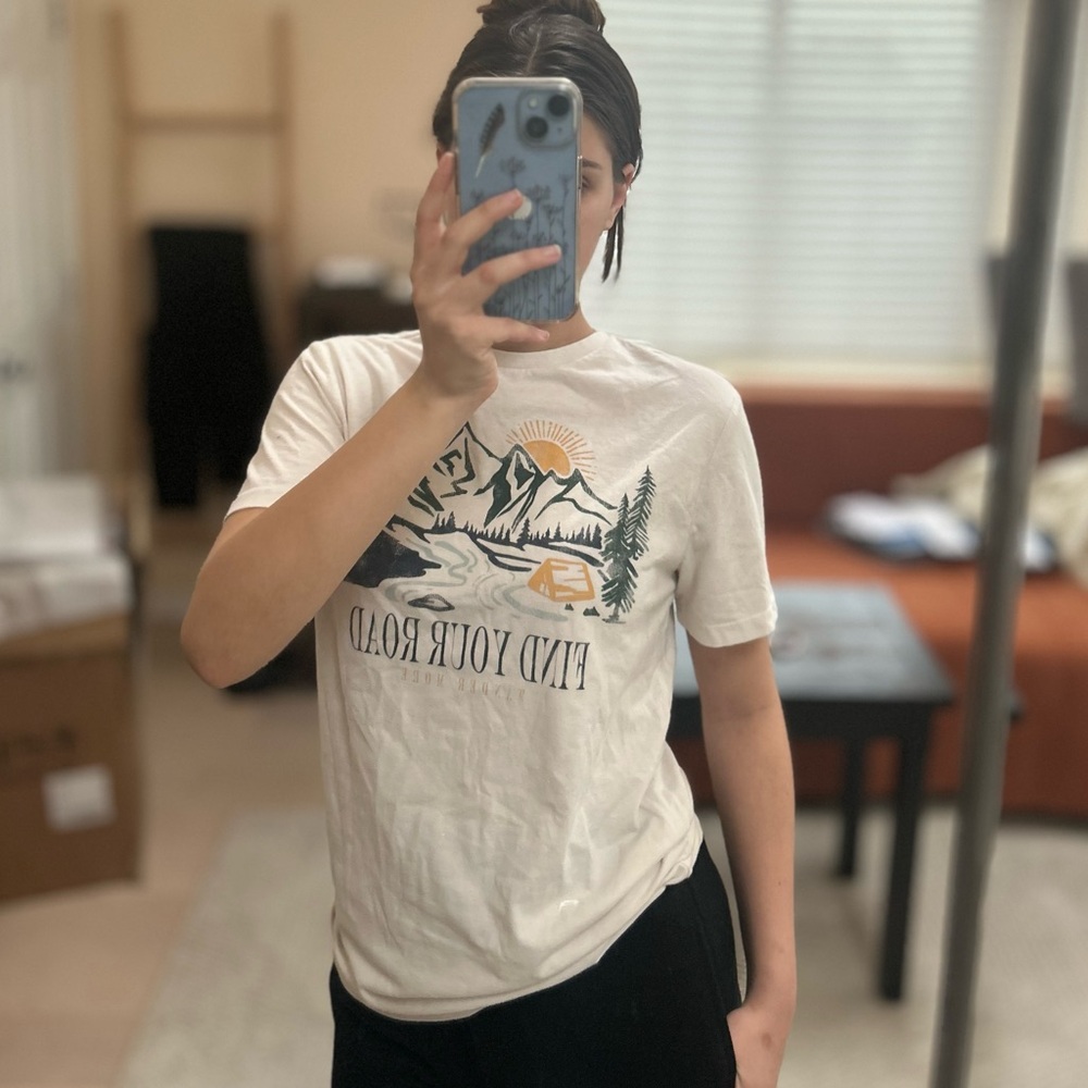 Cream and White Casual Graphic T-Shirt “Find your Road” from Goodfellow size S